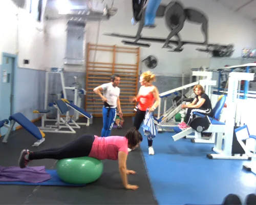 Ejercicio de core sobre balón fitball
